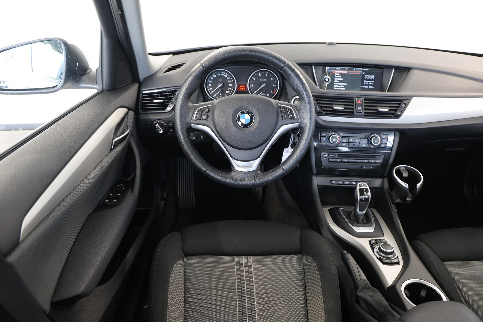BMW X1 xDrive 20i Steptronic-image-8
