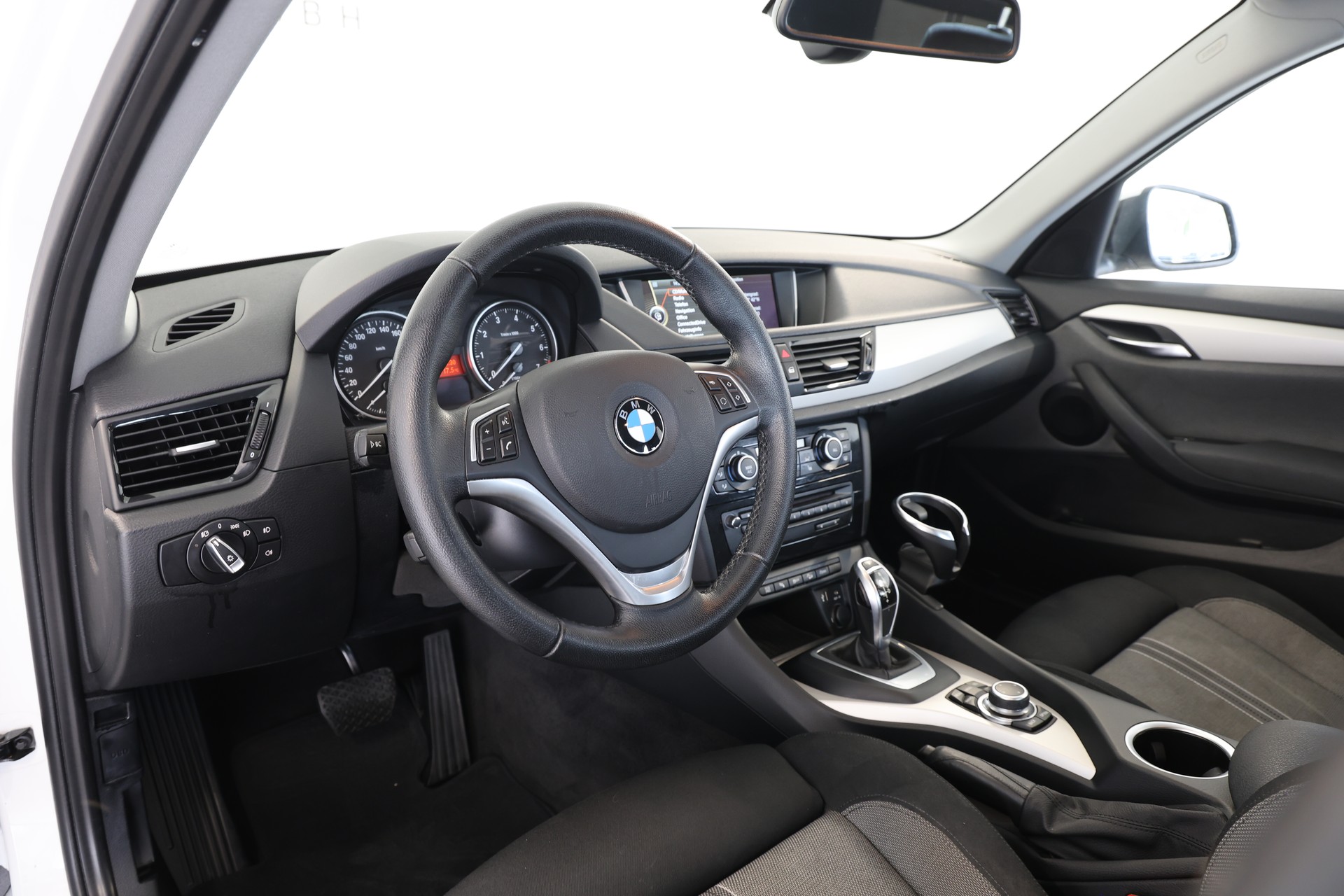 BMW X1 xDrive 20i Steptronic-image-7