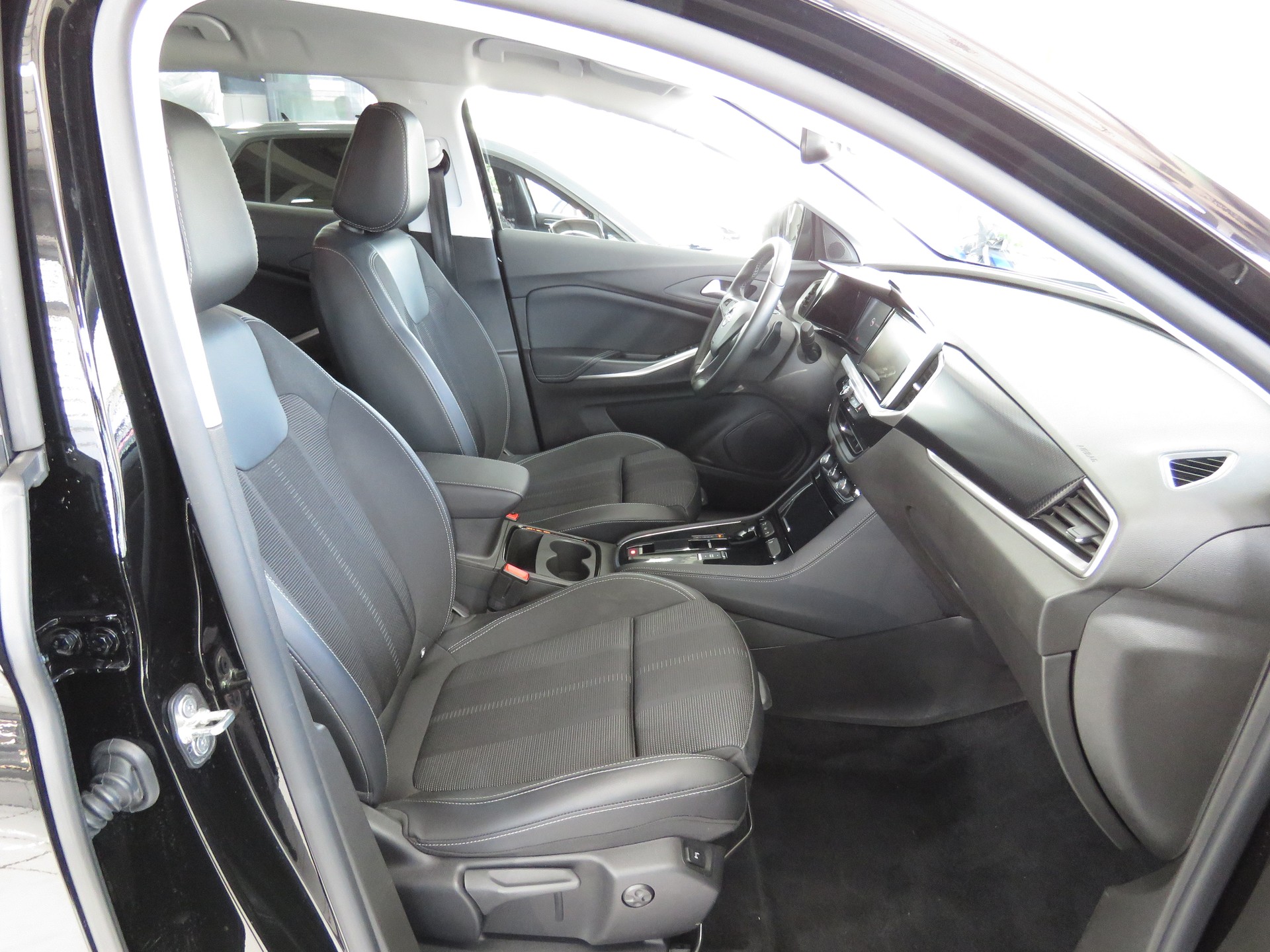 OPEL Grandland 1.2i TP Blitz Automat-image-10