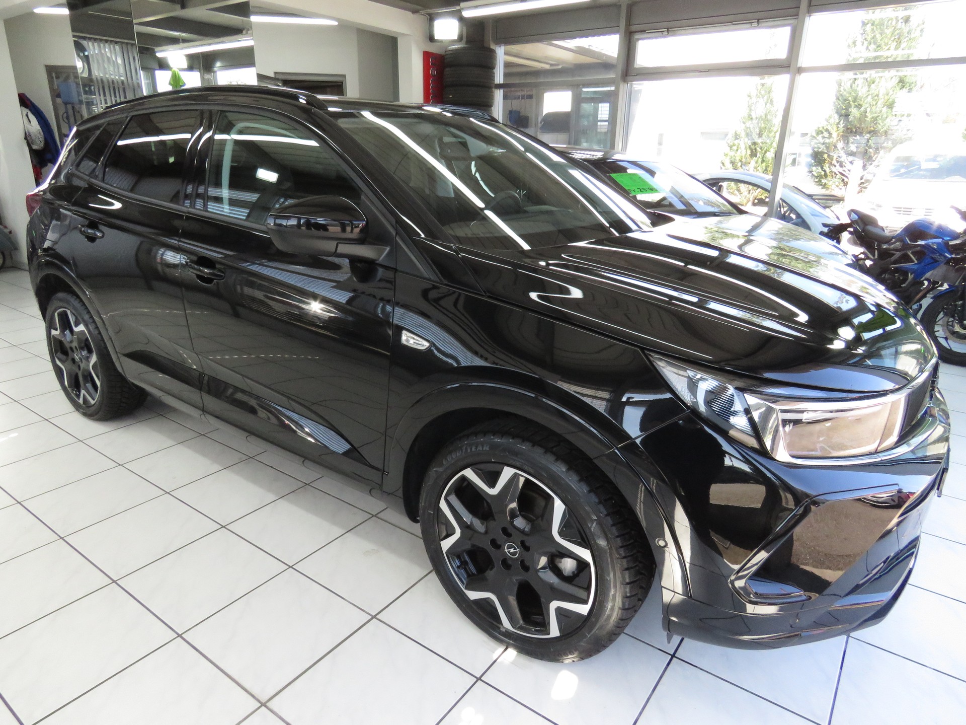 OPEL Grandland 1.2i TP Blitz Automat-image-2