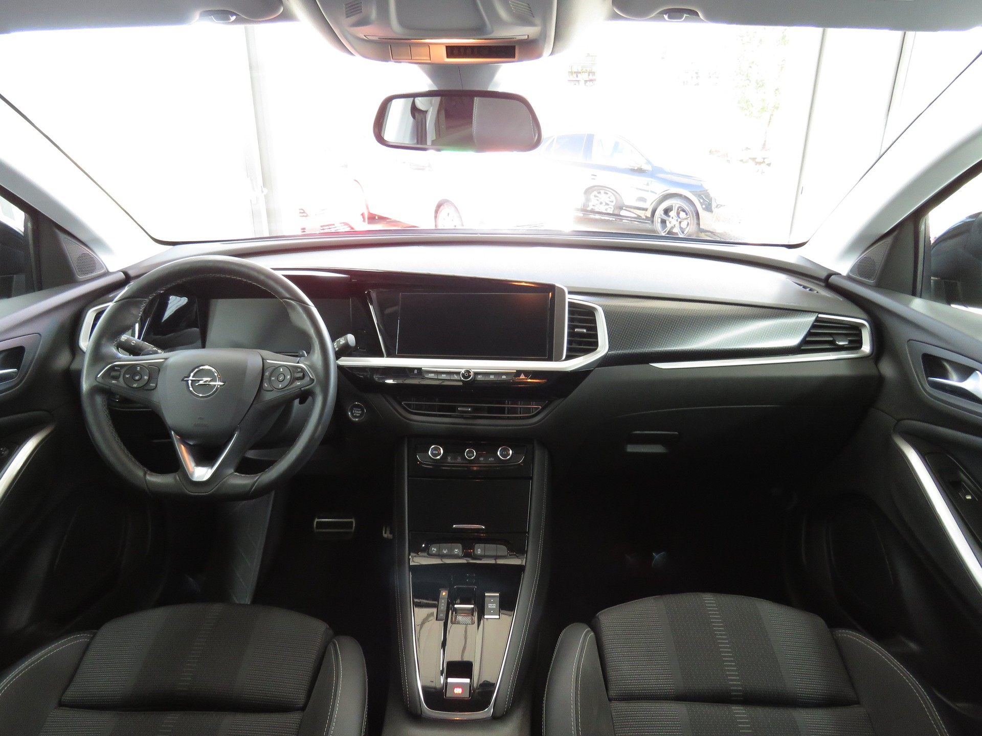 OPEL Grandland 1.2i TP Blitz Automat-image-12