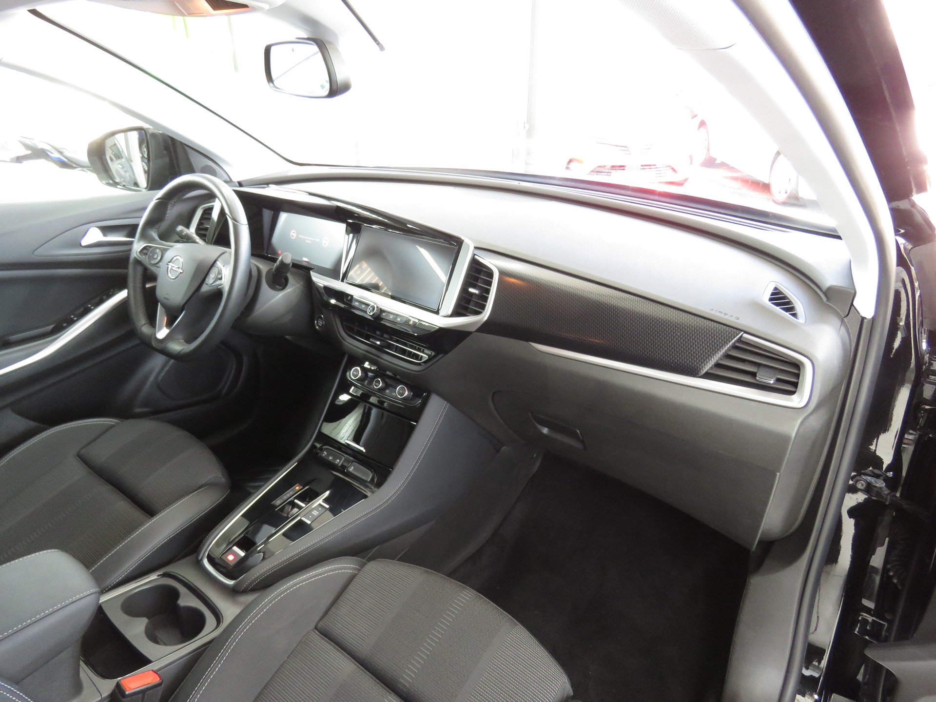 OPEL Grandland 1.2i TP Blitz Automat-image-9