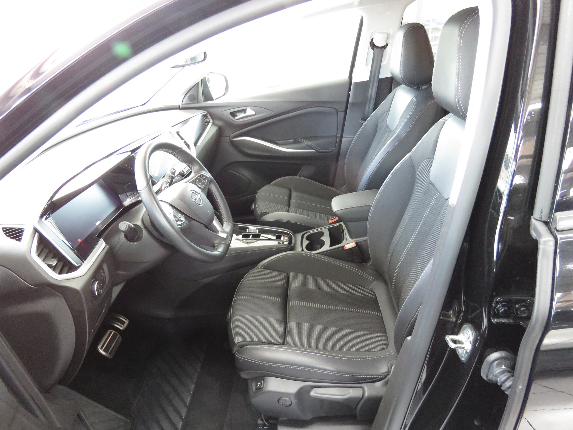 OPEL Grandland 1.2i TP Blitz Automat-image-7