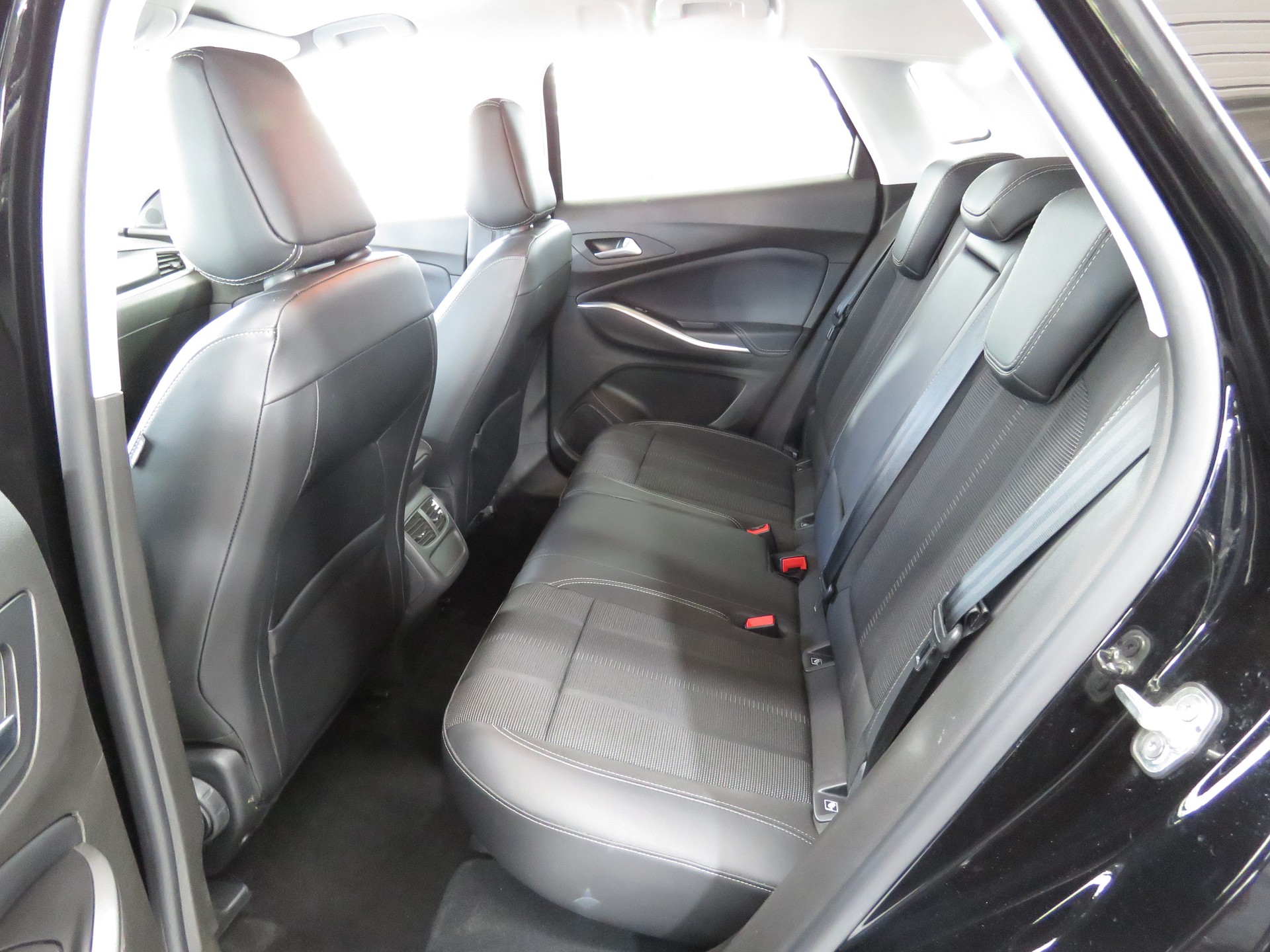 OPEL Grandland 1.2i TP Blitz Automat-image-8