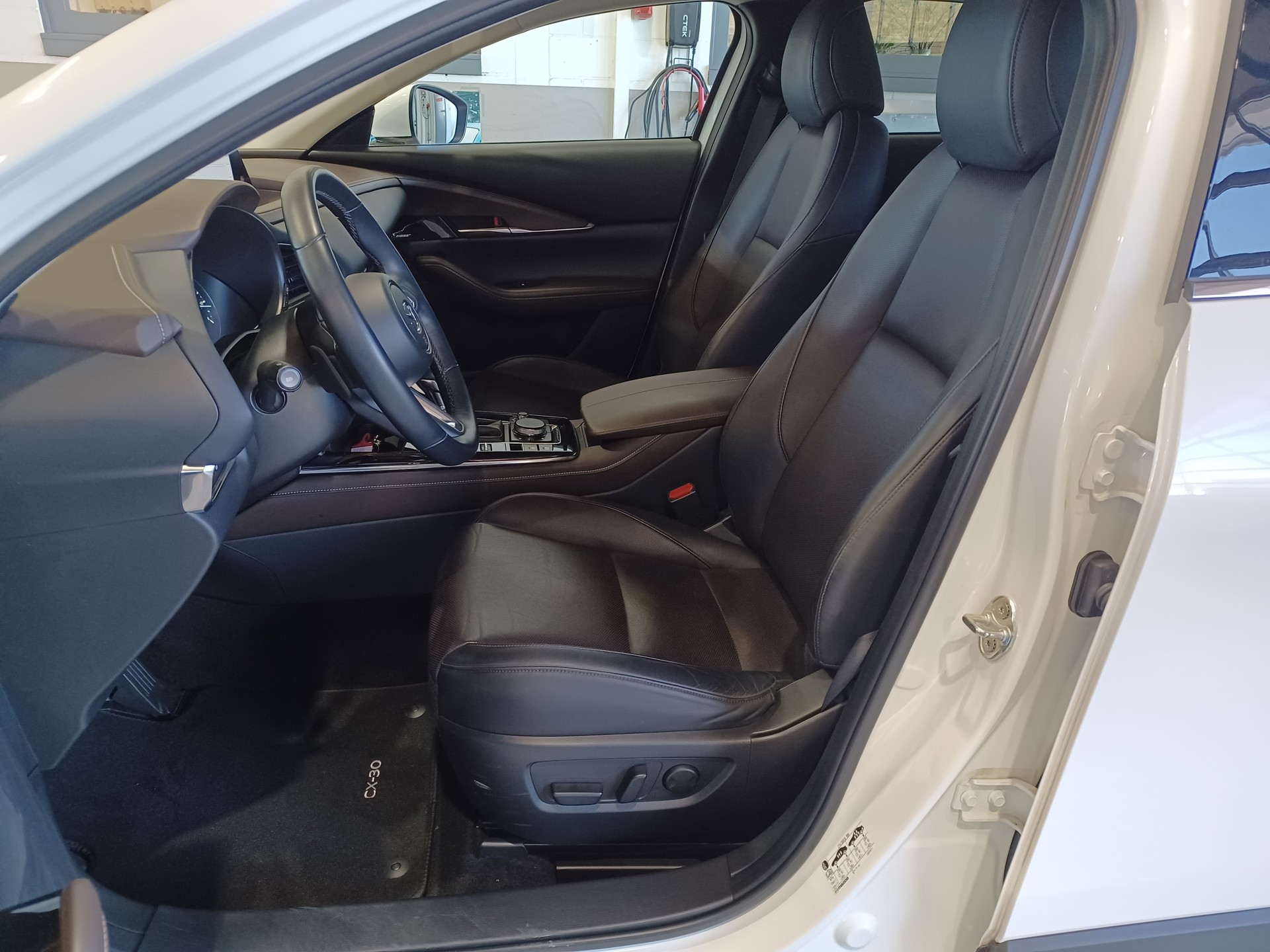 MAZDA CX-30 SKYACTIV-X 186 M Hybrid AWD Revolution Automat-image-6