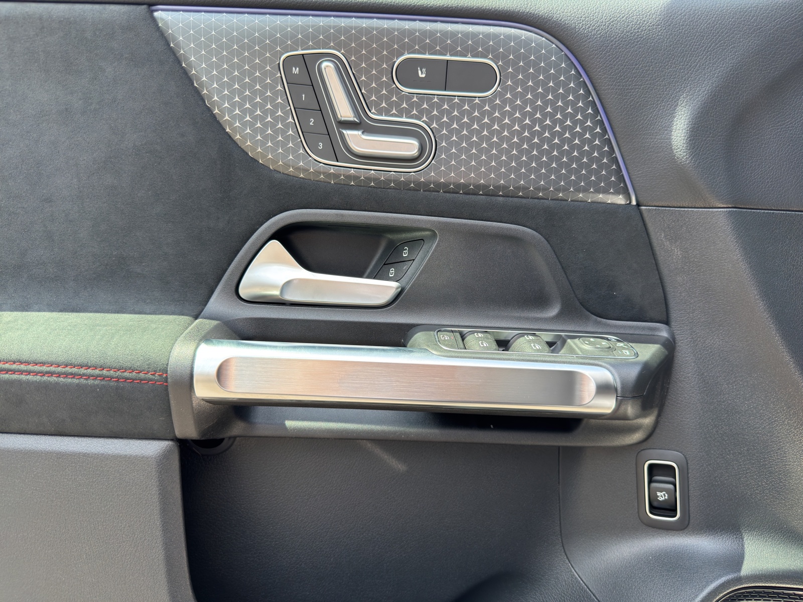 MERCEDES-BENZ GLB 250 4Matic 8G-Tronic-image-11