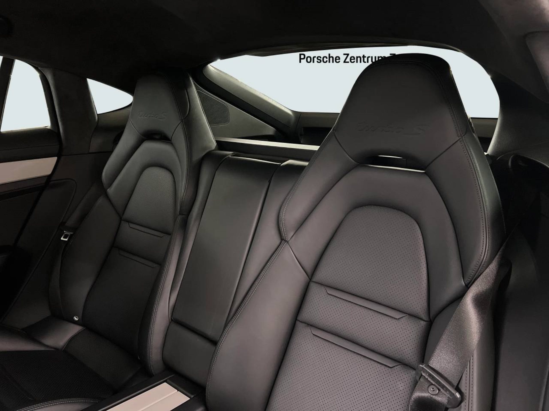 PORSCHE Panamera Turbo S E-Hybrid-image-21