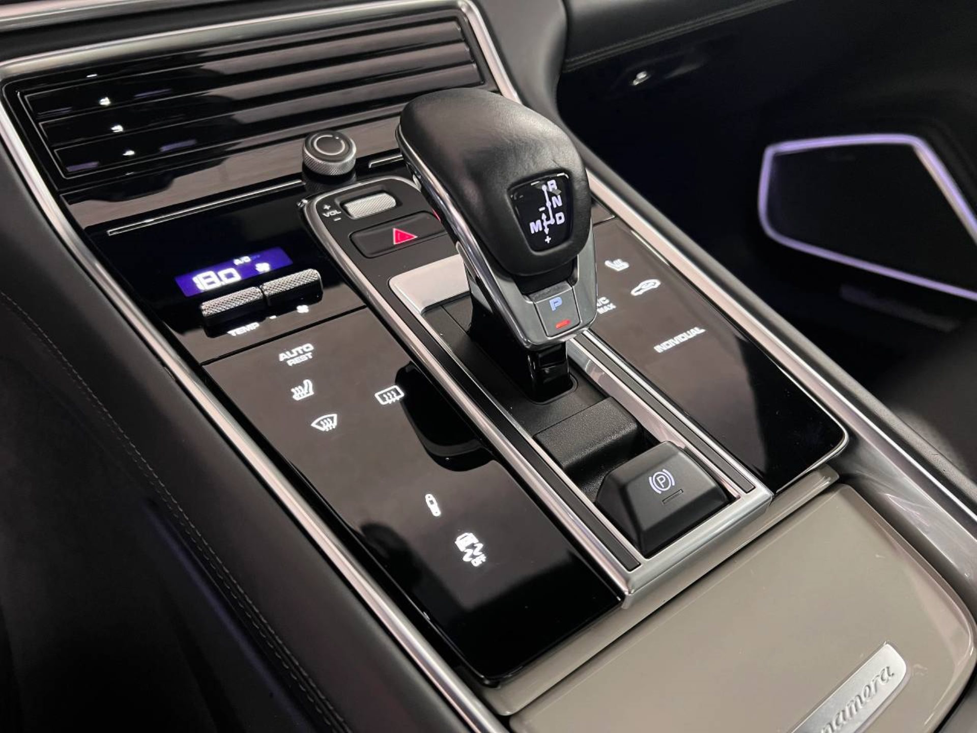 PORSCHE Panamera Turbo S E-Hybrid-image-31