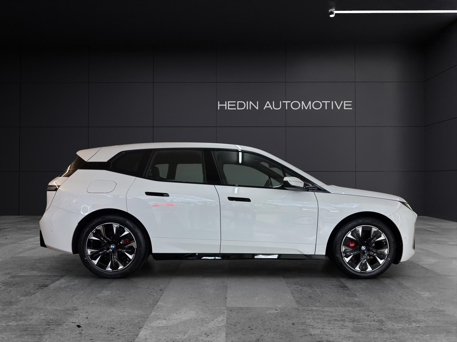 BMW iX xDrive45-image-5