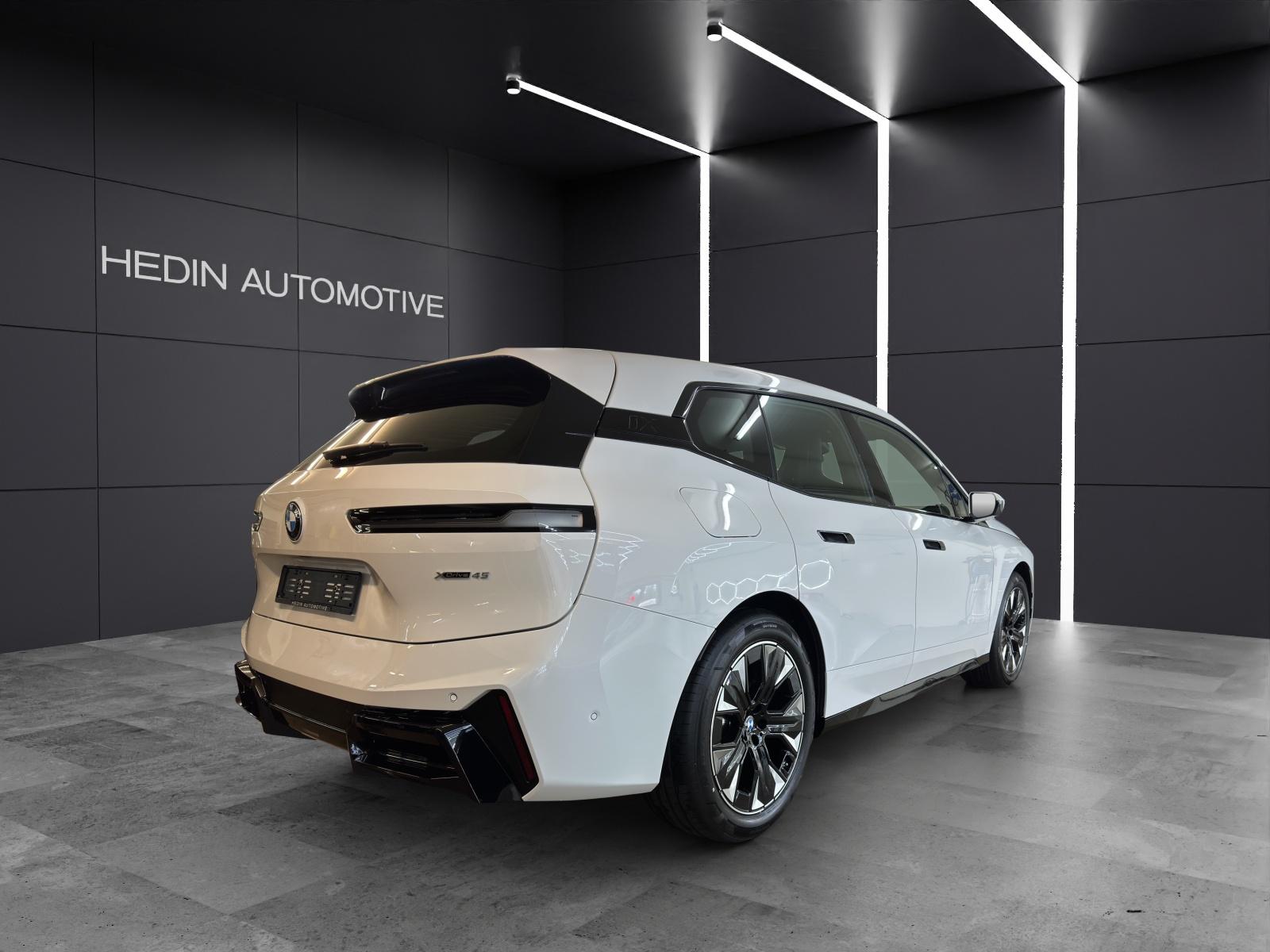 BMW iX xDrive45-image-4