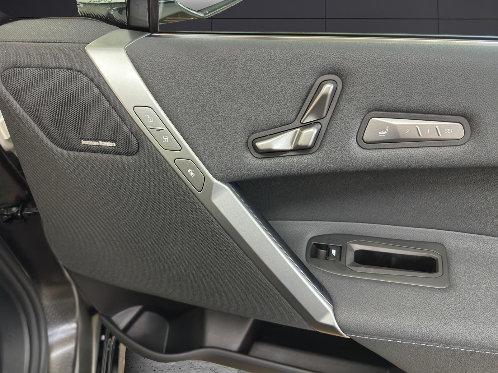 BMW iX xDrive45-image-15