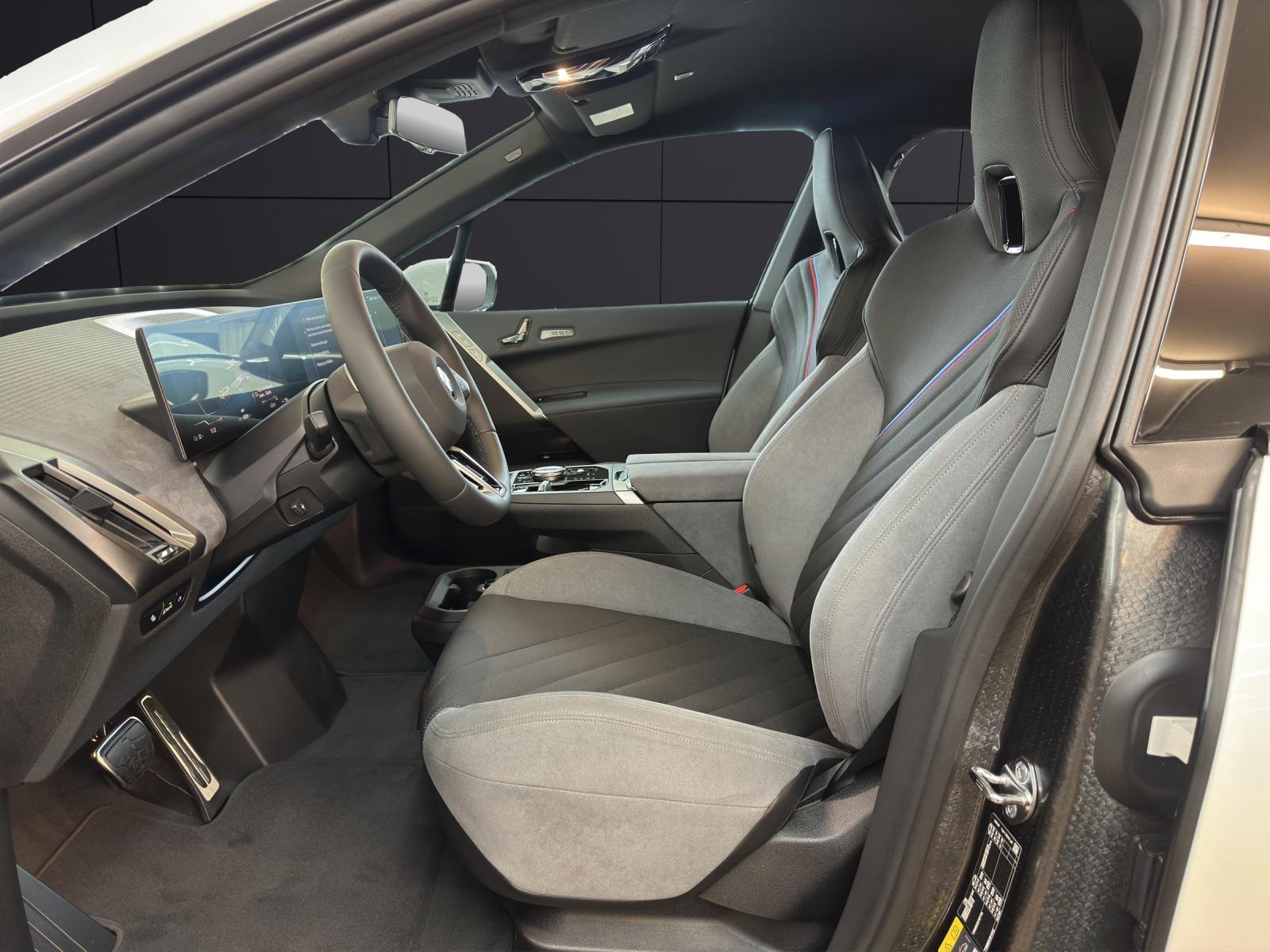 BMW iX xDrive45-image-10