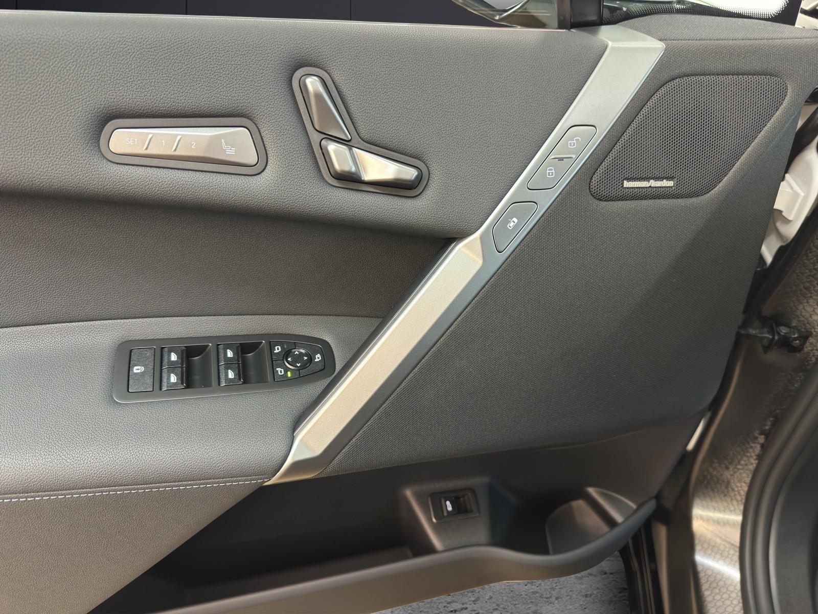 BMW iX xDrive45-image-9