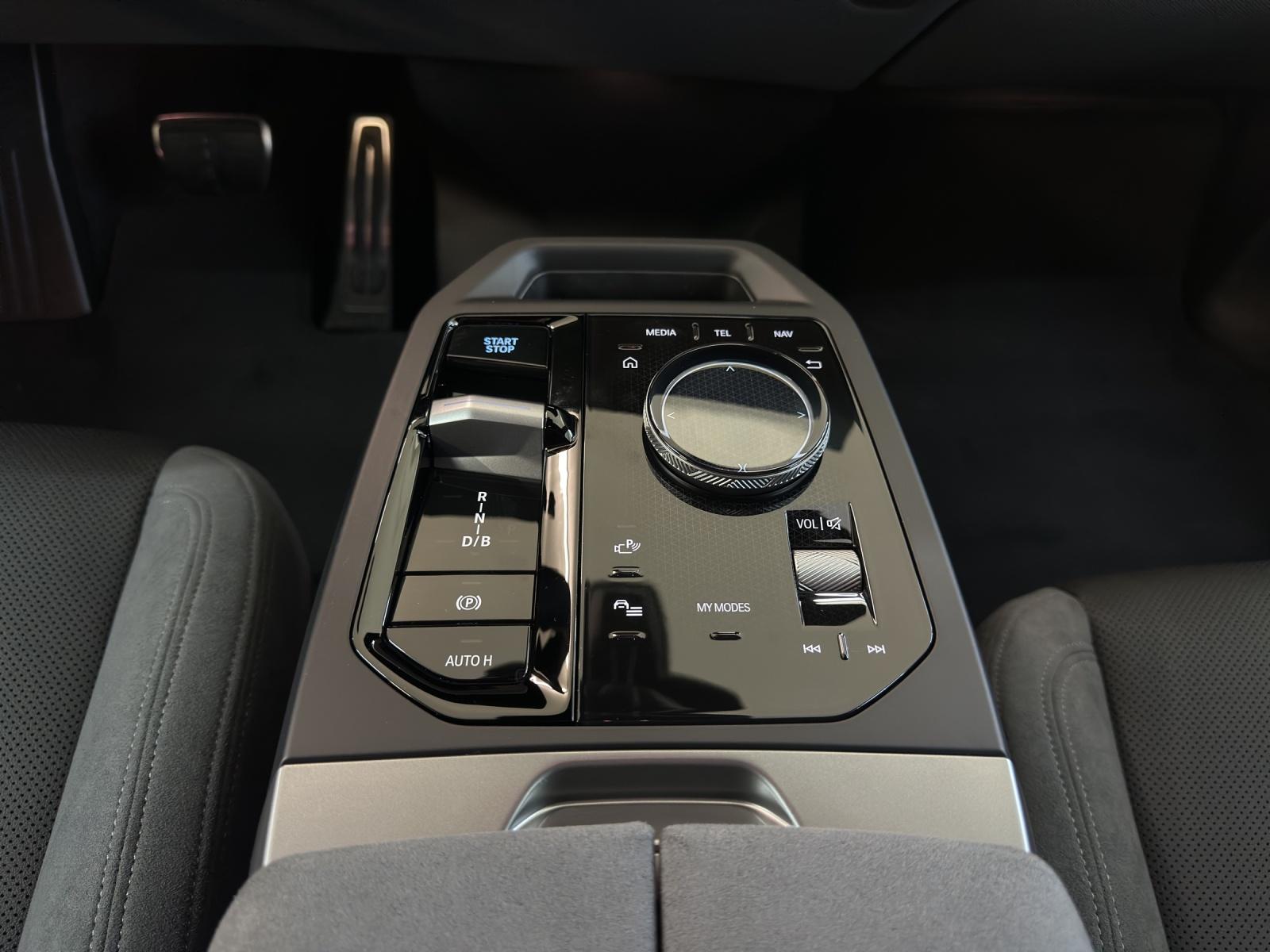 BMW iX xDrive45-image-22
