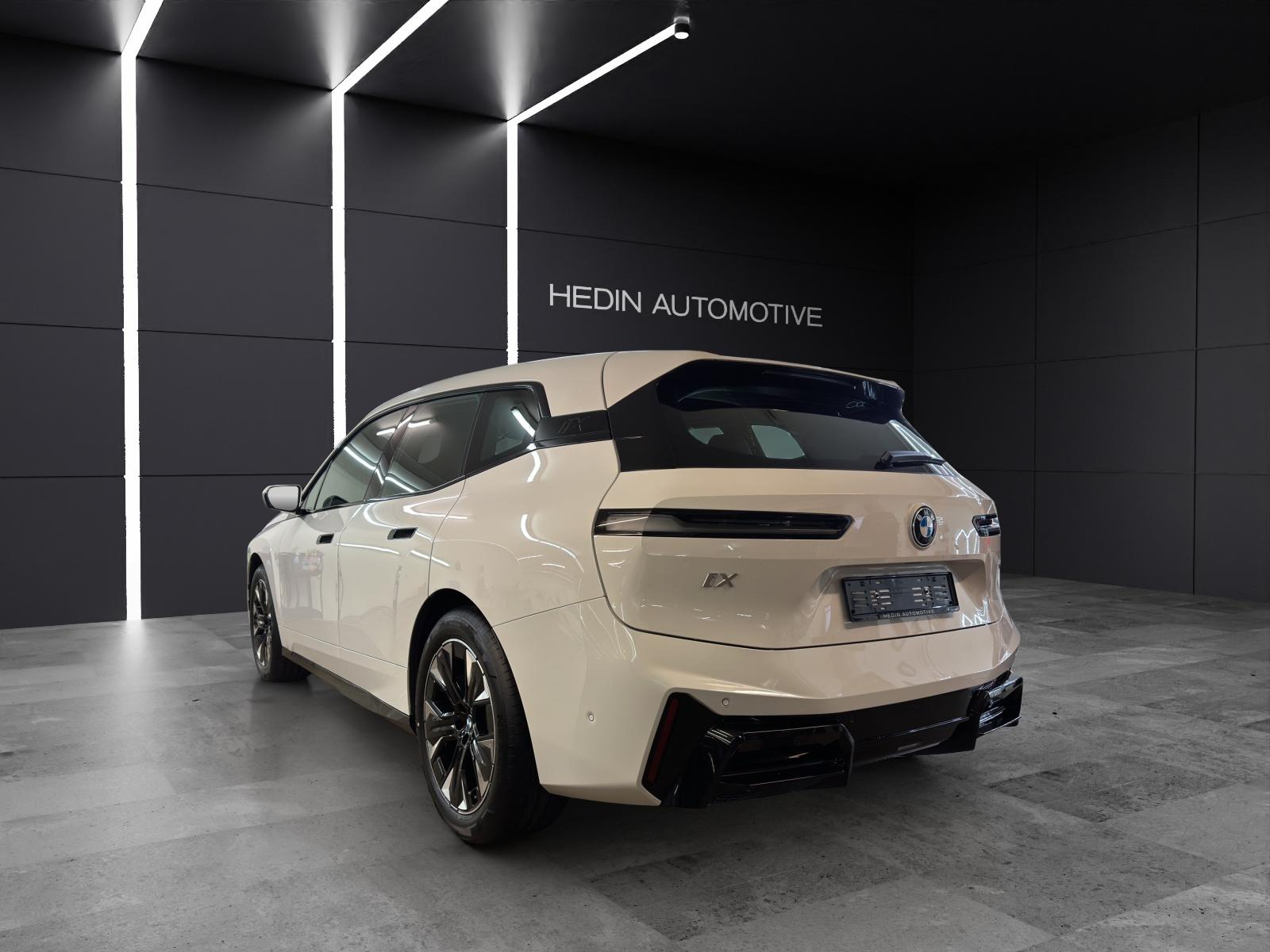 BMW iX xDrive45-image-2