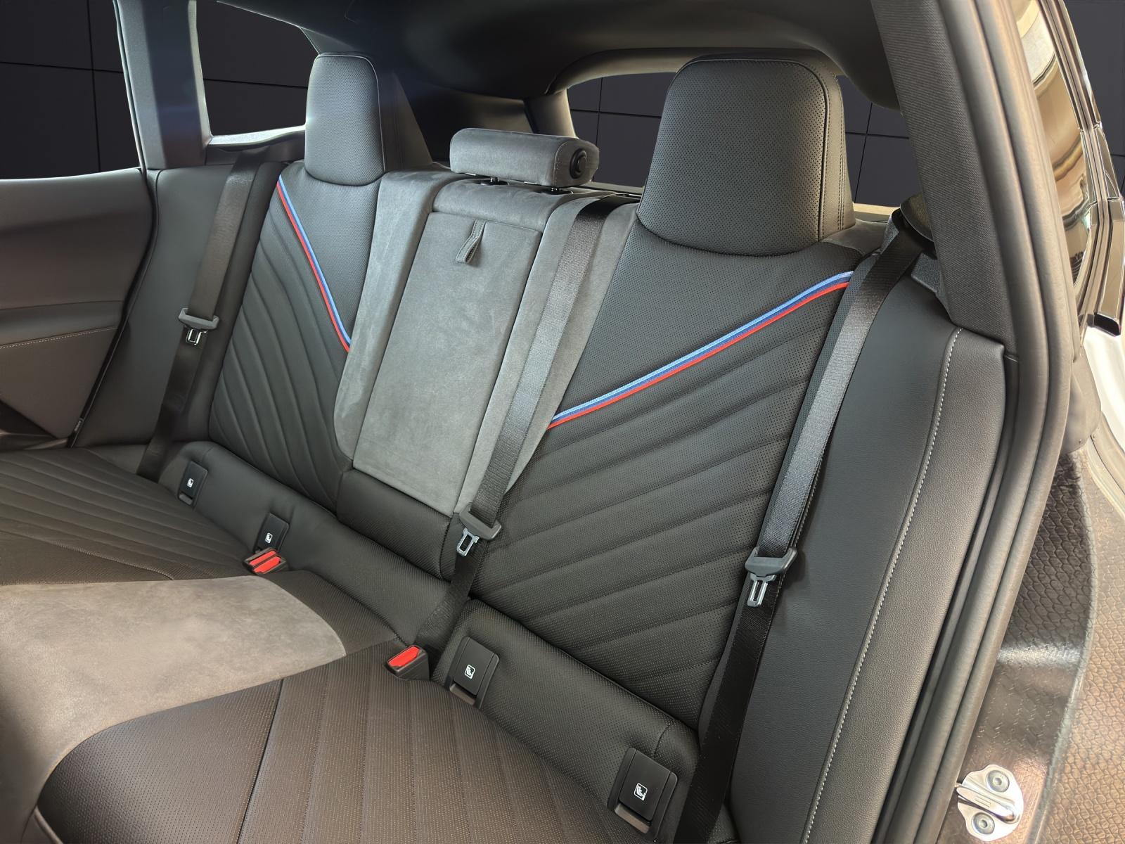 BMW iX xDrive45-image-11