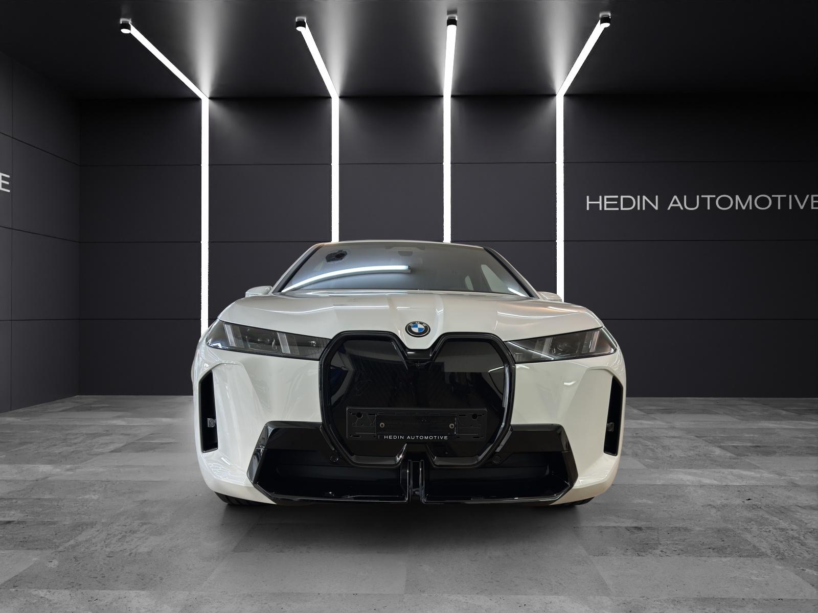 BMW iX xDrive45-image-7