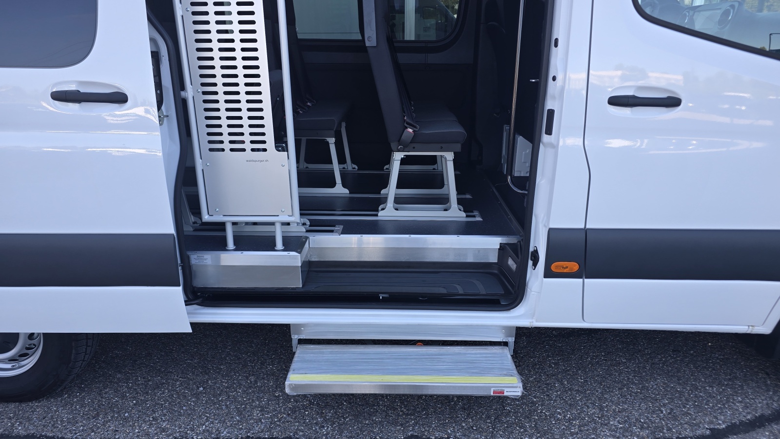 MERCEDES-BENZ eSprinter 420 PRO KA 3665mm S WORKER SCHULBUS-image-7