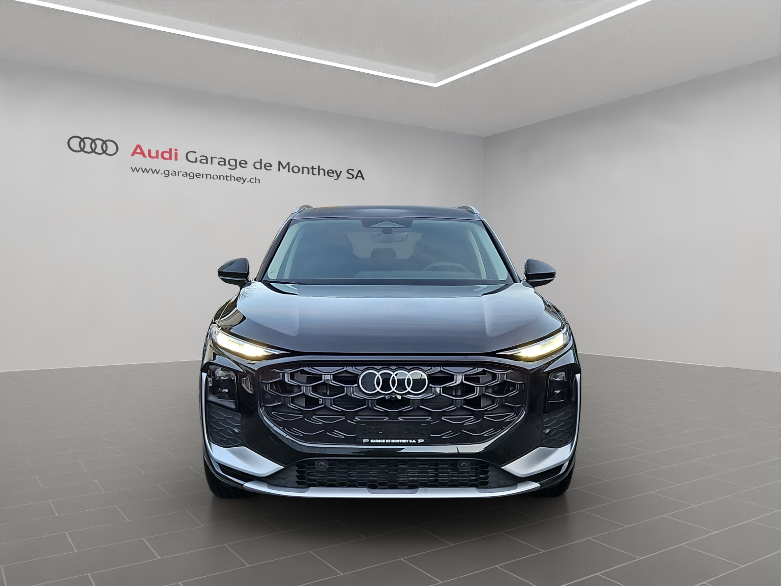 AUDI Q3 SUV 110 kW TFSI S tronic-image-1