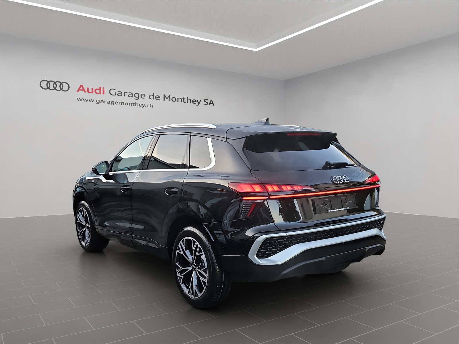 AUDI Q3 SUV 110 kW TFSI S tronic-image-5