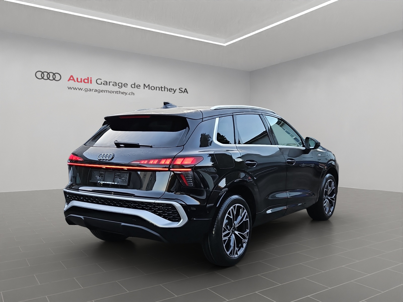 AUDI Q3 SUV 110 kW TFSI S tronic-image-3