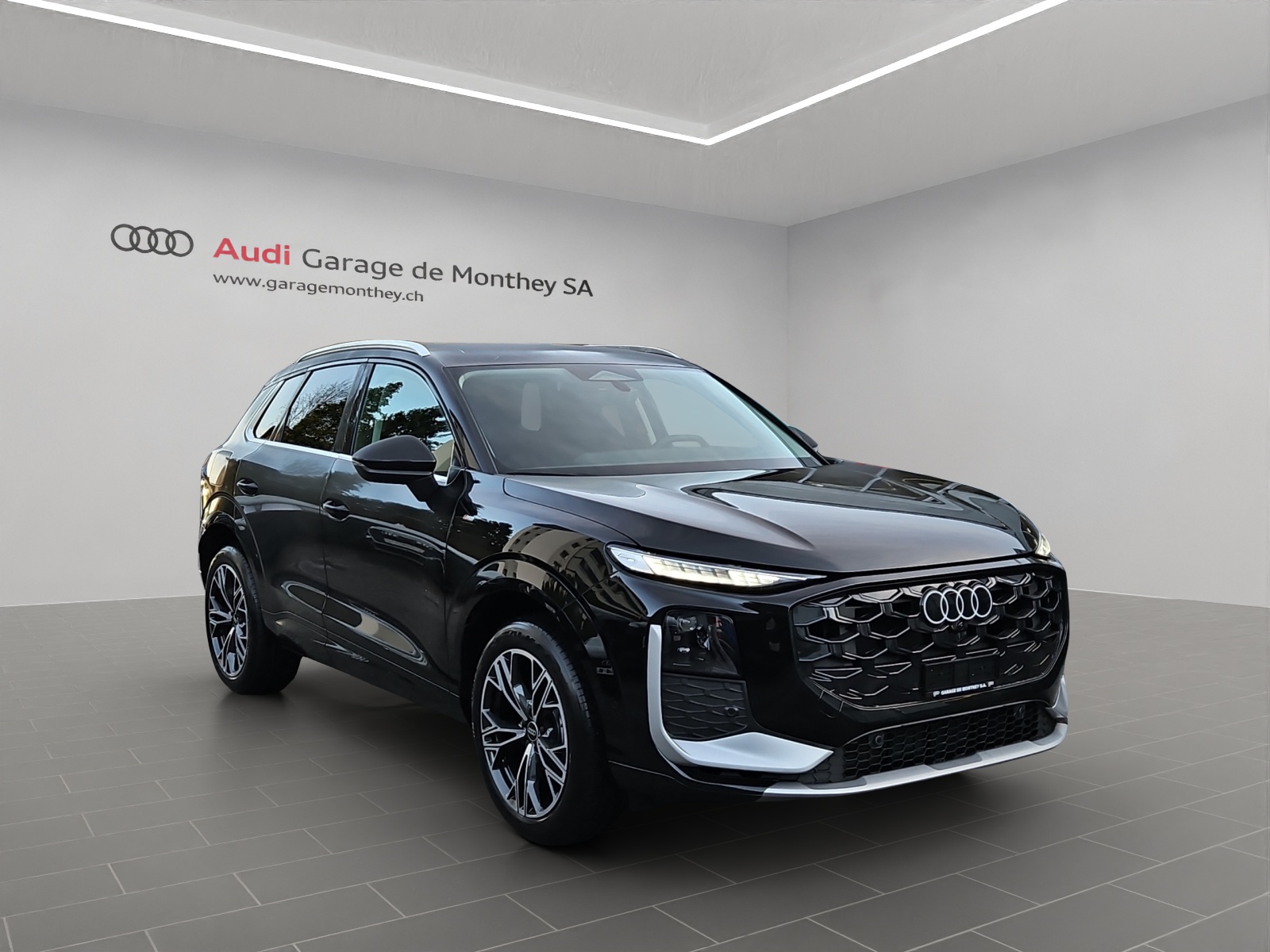 AUDI Q3 SUV 110 kW TFSI S tronic-image-2
