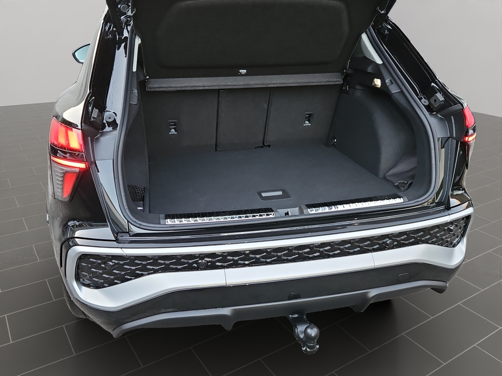 AUDI Q3 SUV 110 kW TFSI S tronic-image-14