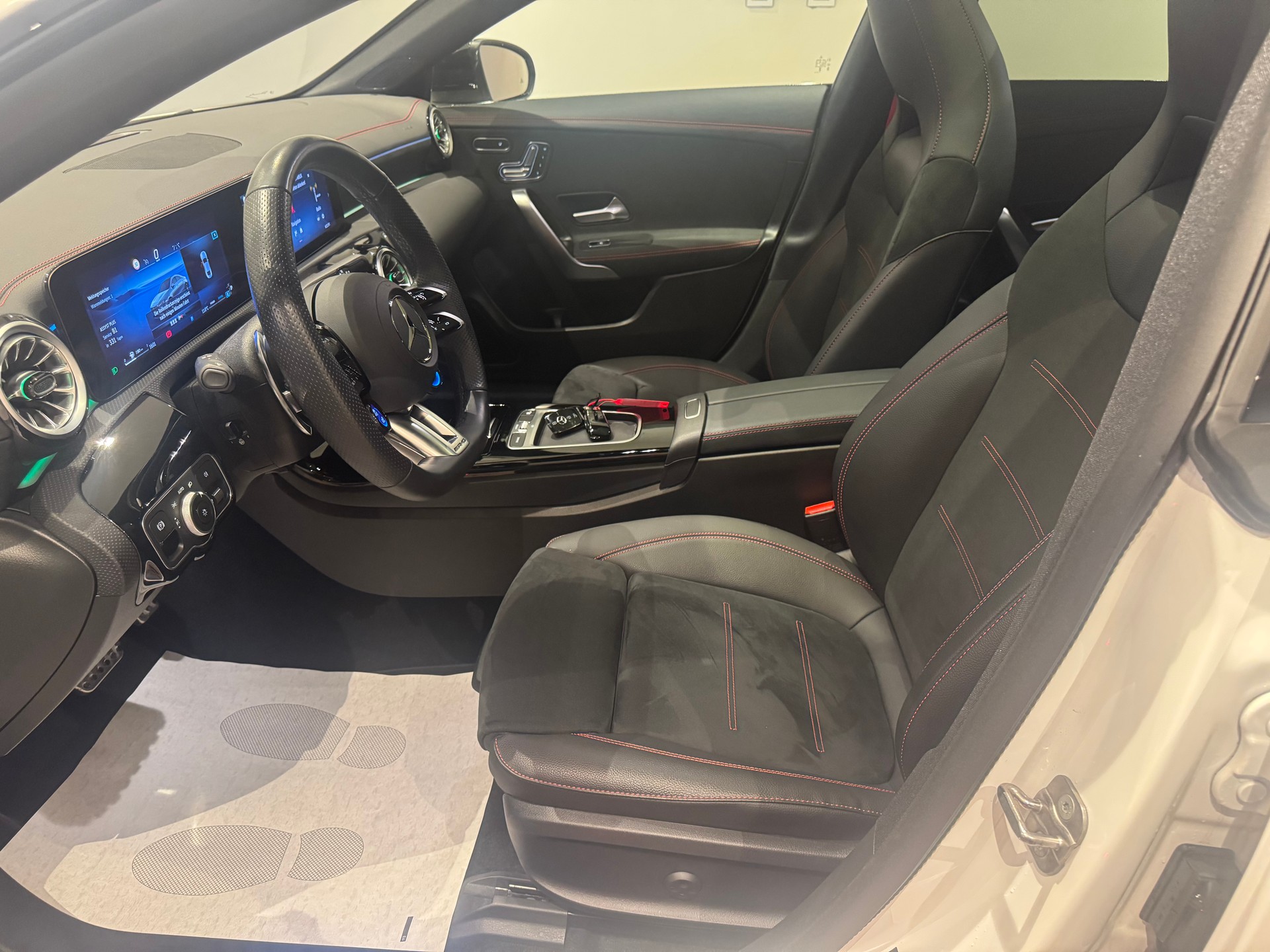 MERCEDES-BENZ CLA 35 AMG 4matic-image-10