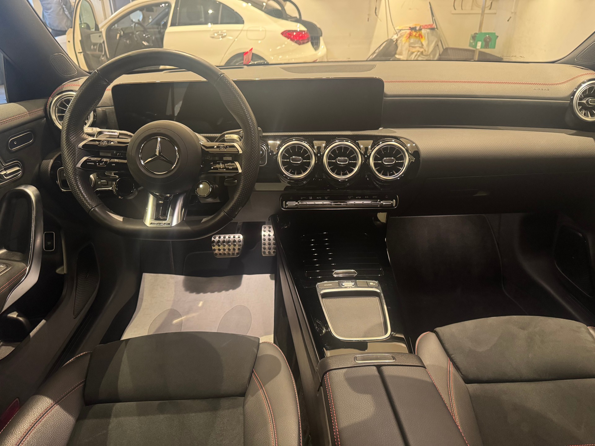 MERCEDES-BENZ CLA 35 AMG 4matic-image-8