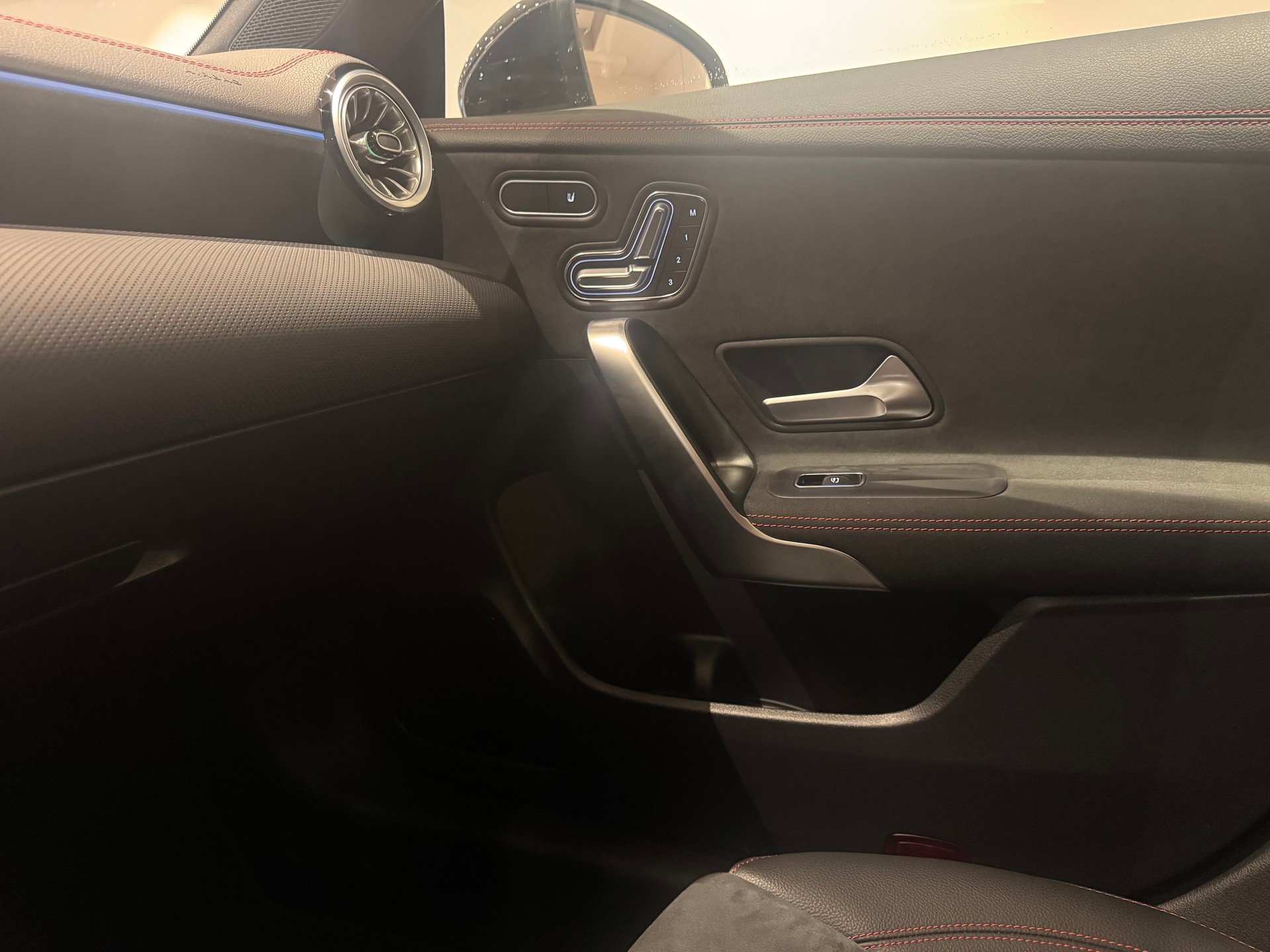 MERCEDES-BENZ CLA 35 AMG 4matic-image-14