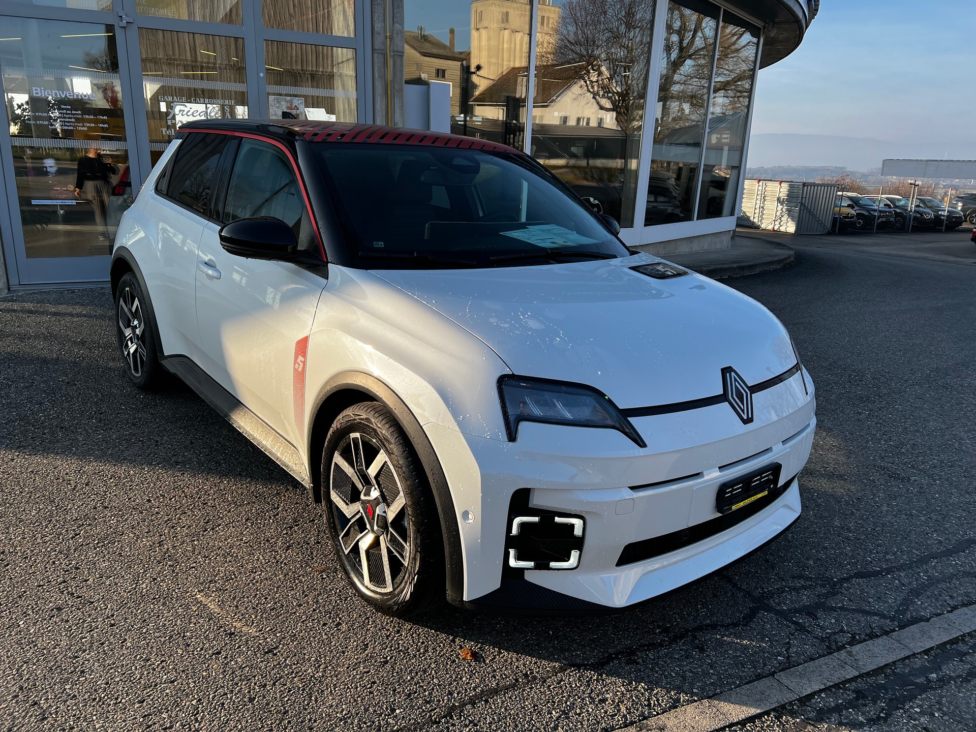 RENAULT R5 E-TECH ELECTRIC iconic five-image-2