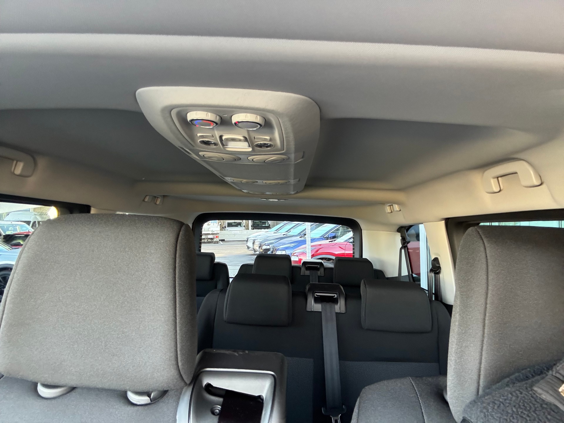 PEUGEOT Traveller Business Standard EAT8-image-12