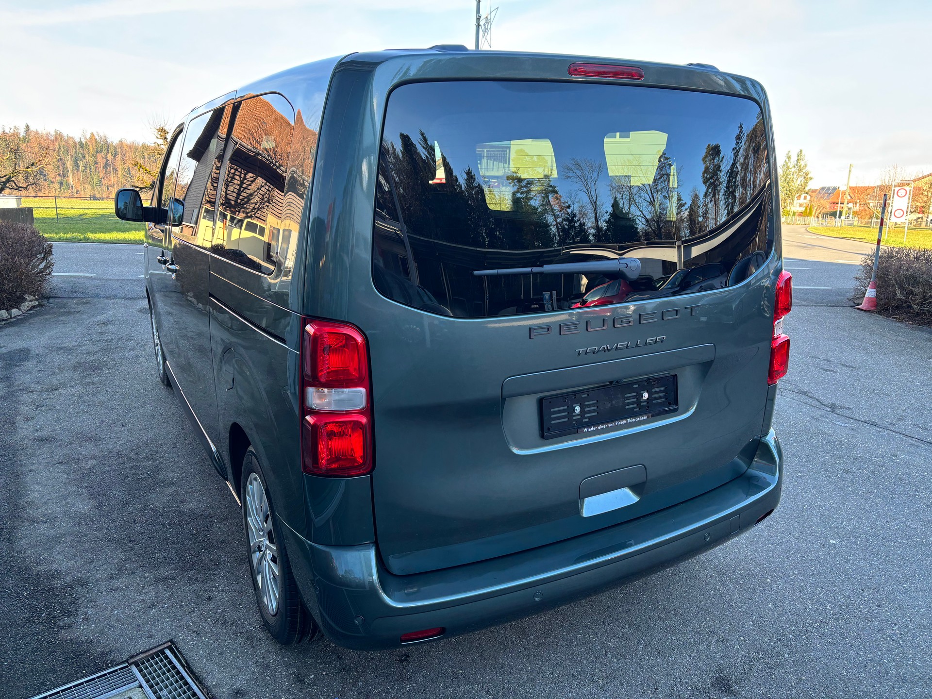 PEUGEOT Traveller Business Standard EAT8-image-2
