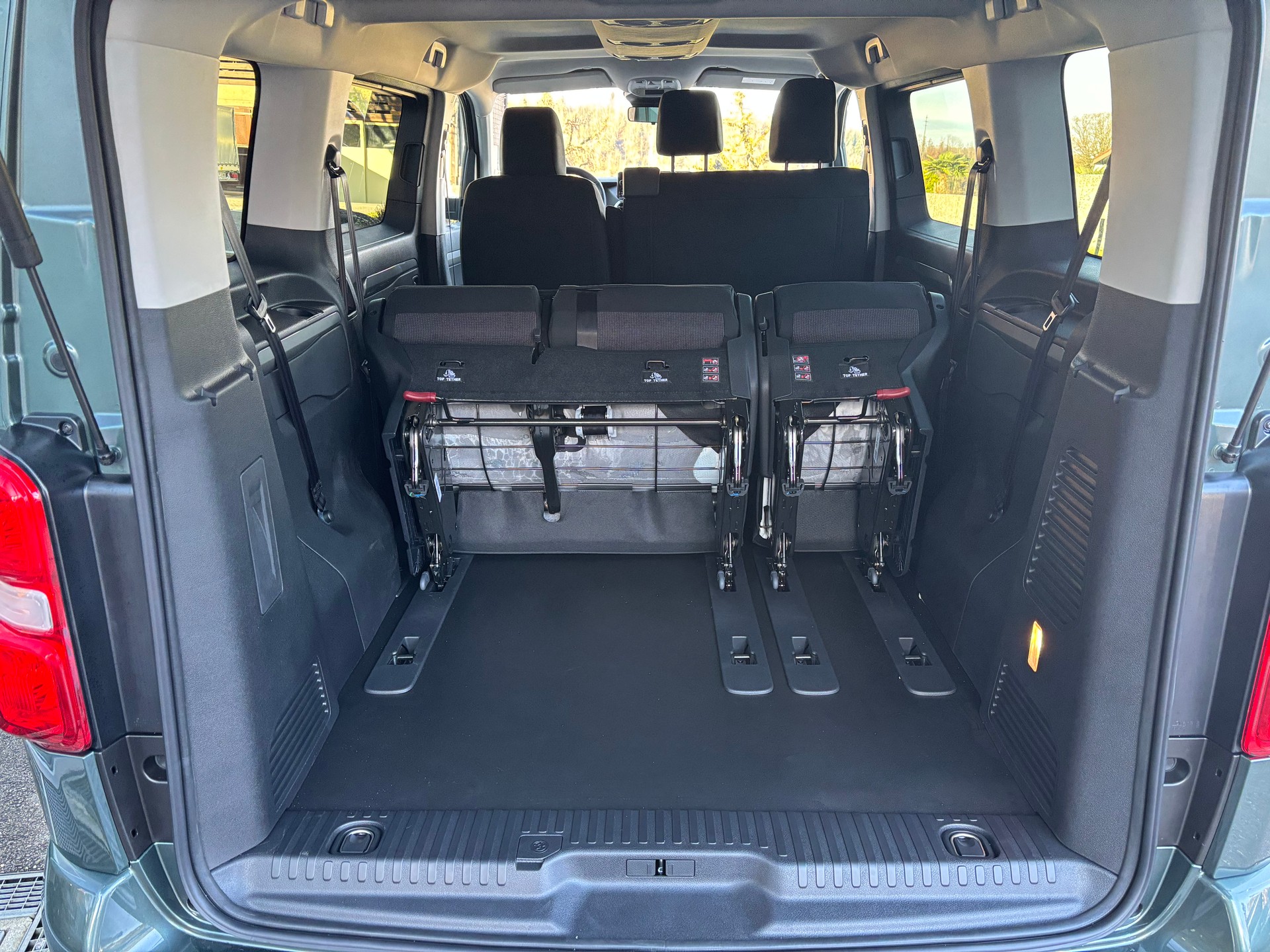 PEUGEOT Traveller Business Standard EAT8-image-5