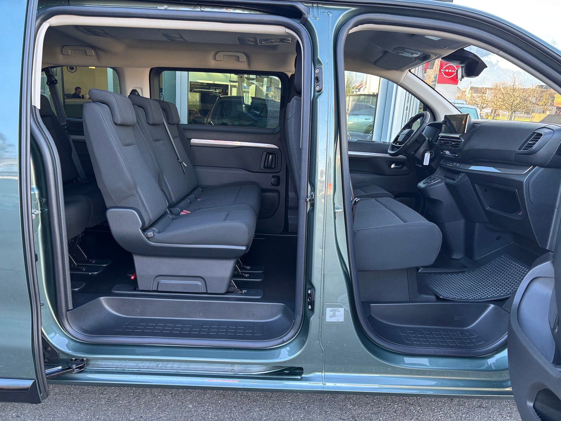 PEUGEOT Traveller Business Standard EAT8-image-6