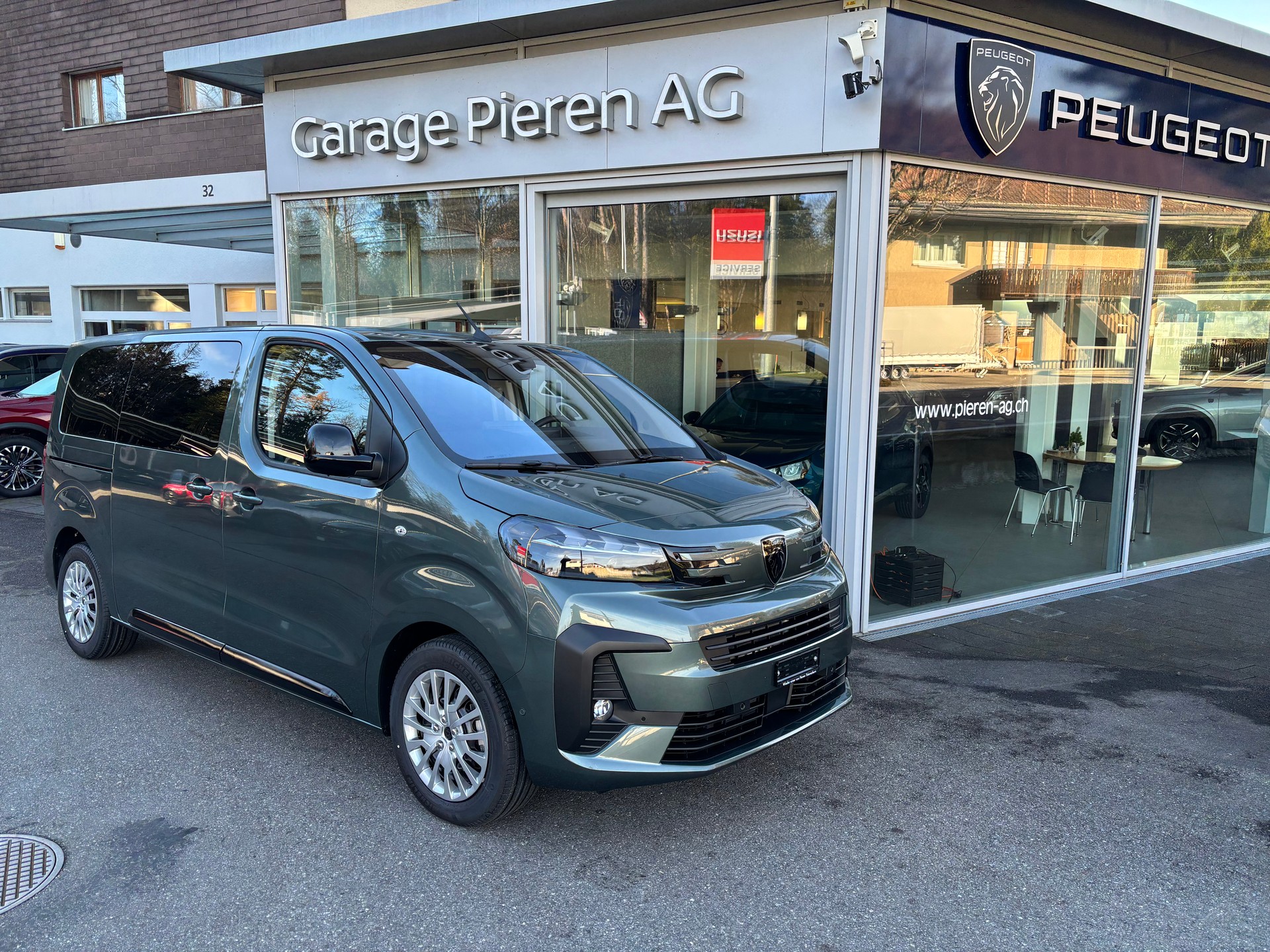 PEUGEOT Traveller Business Standard EAT8-image-0