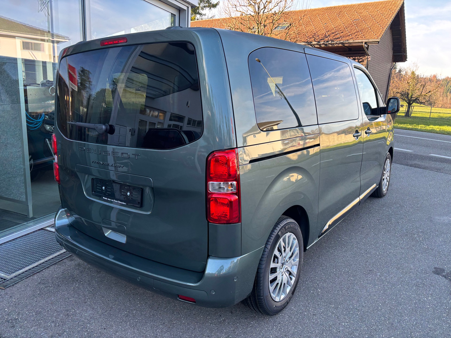 PEUGEOT Traveller Business Standard EAT8-image-3