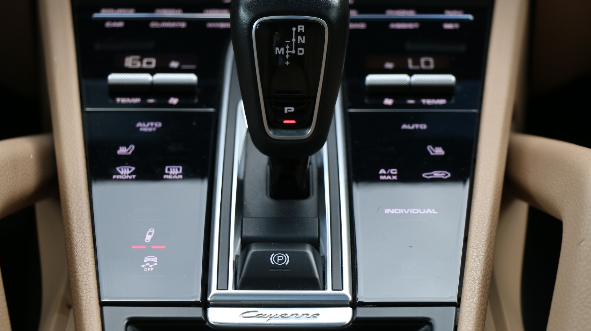 PORSCHE Cayenne Coupé E-Hybrid-image-17