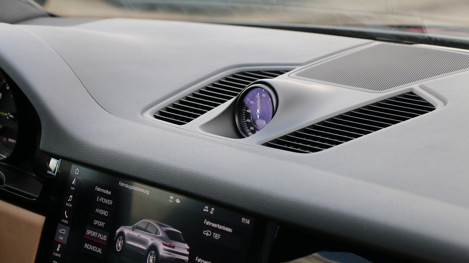 PORSCHE Cayenne Coupé E-Hybrid-image-25
