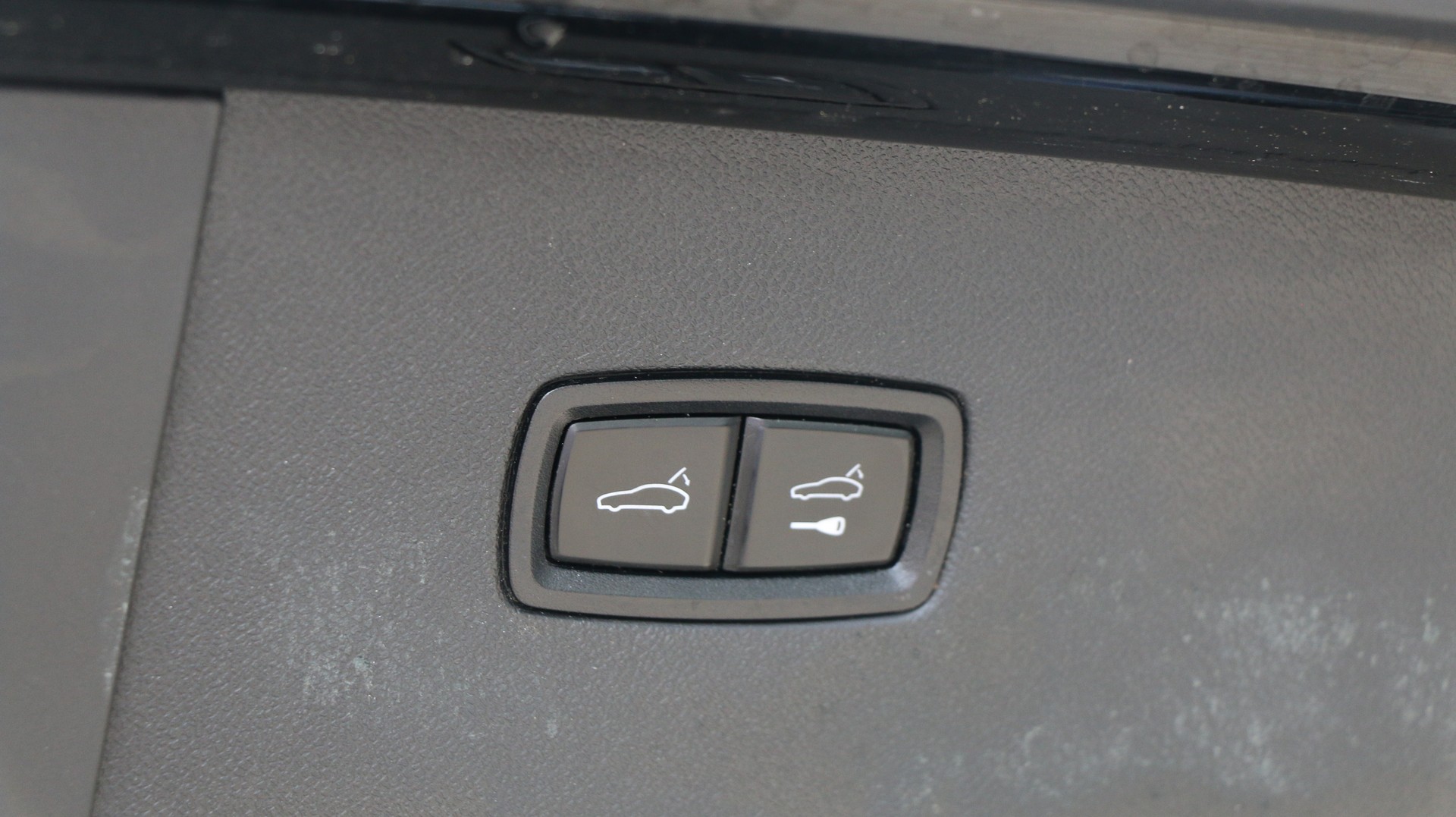PORSCHE Cayenne Coupé E-Hybrid-image-10