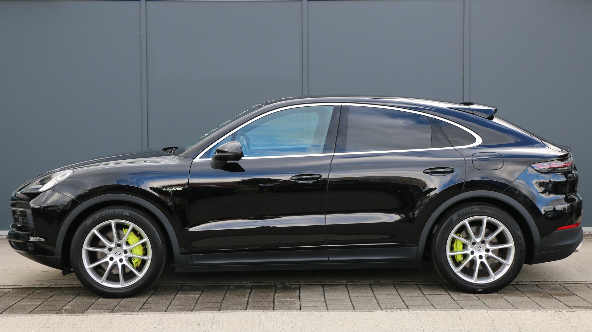 PORSCHE Cayenne Coupé E-Hybrid-image-2