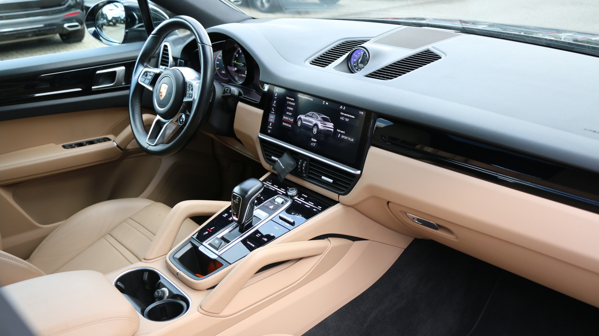 PORSCHE Cayenne Coupé E-Hybrid-image-24