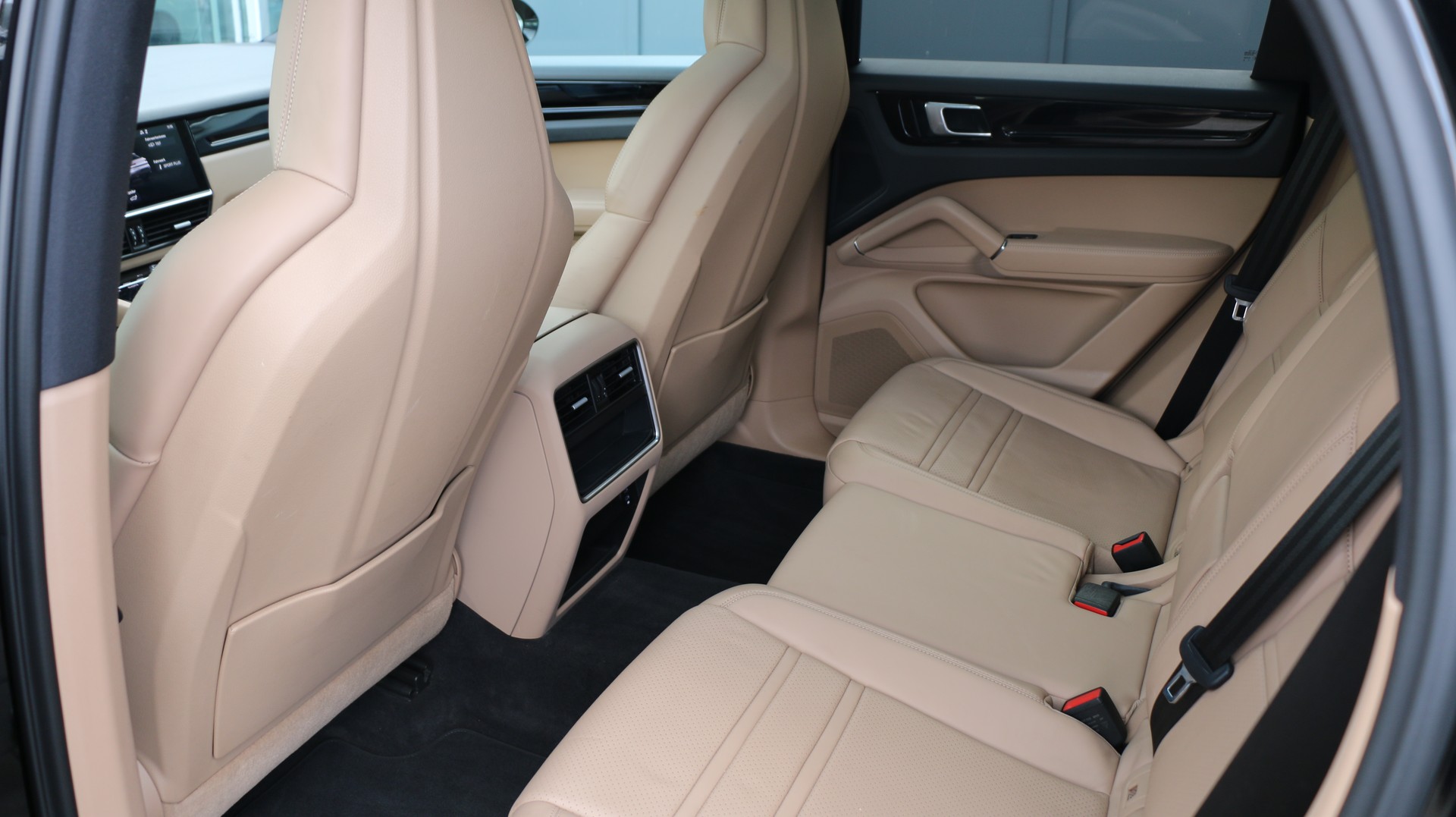 PORSCHE Cayenne Coupé E-Hybrid-image-22