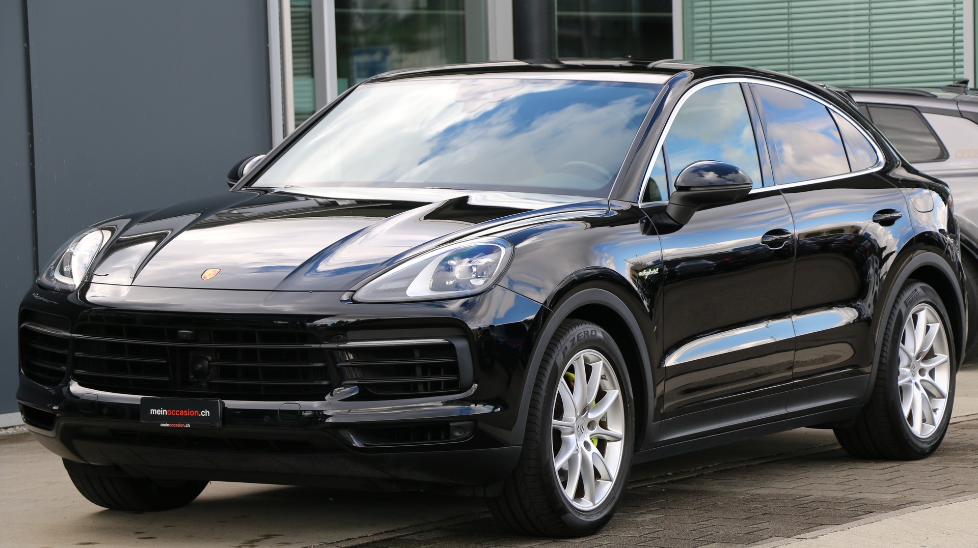 PORSCHE Cayenne Coupé E-Hybrid-image-1