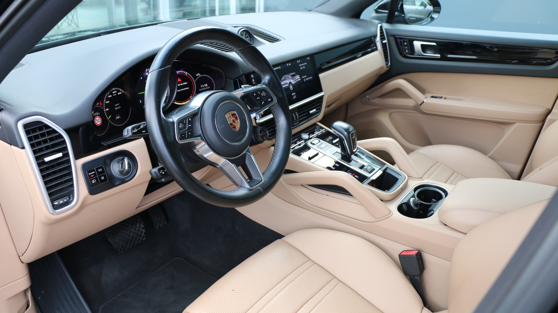 PORSCHE Cayenne Coupé E-Hybrid-image-16