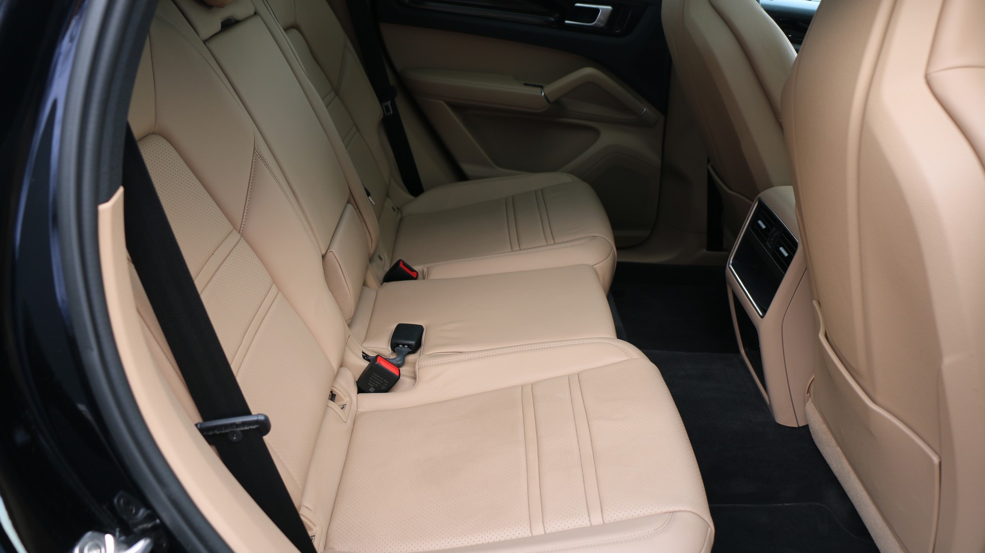 PORSCHE Cayenne Coupé E-Hybrid-image-28