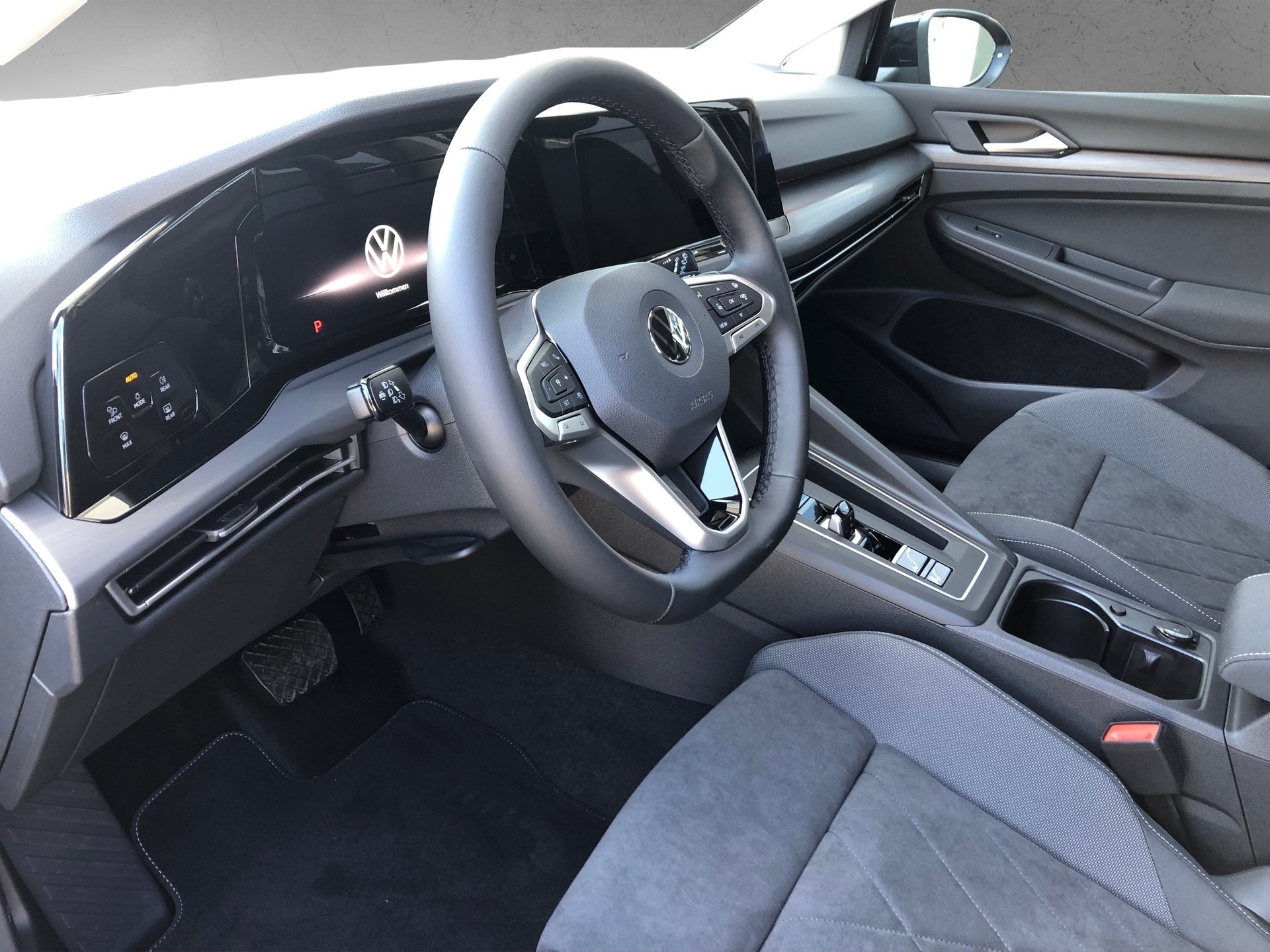 VW Golf 1.4 TSI PHEV Selection-image-3