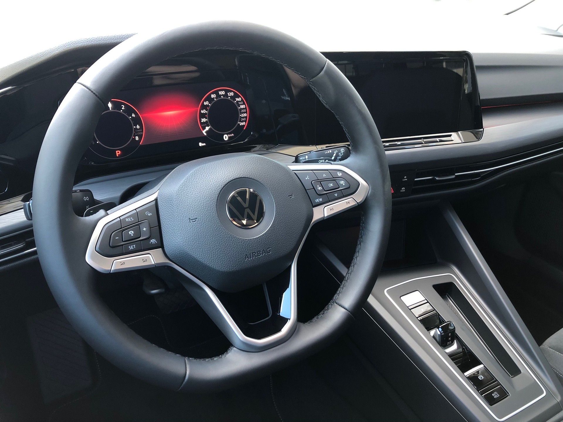 VW Golf 1.4 TSI PHEV Selection-image-5