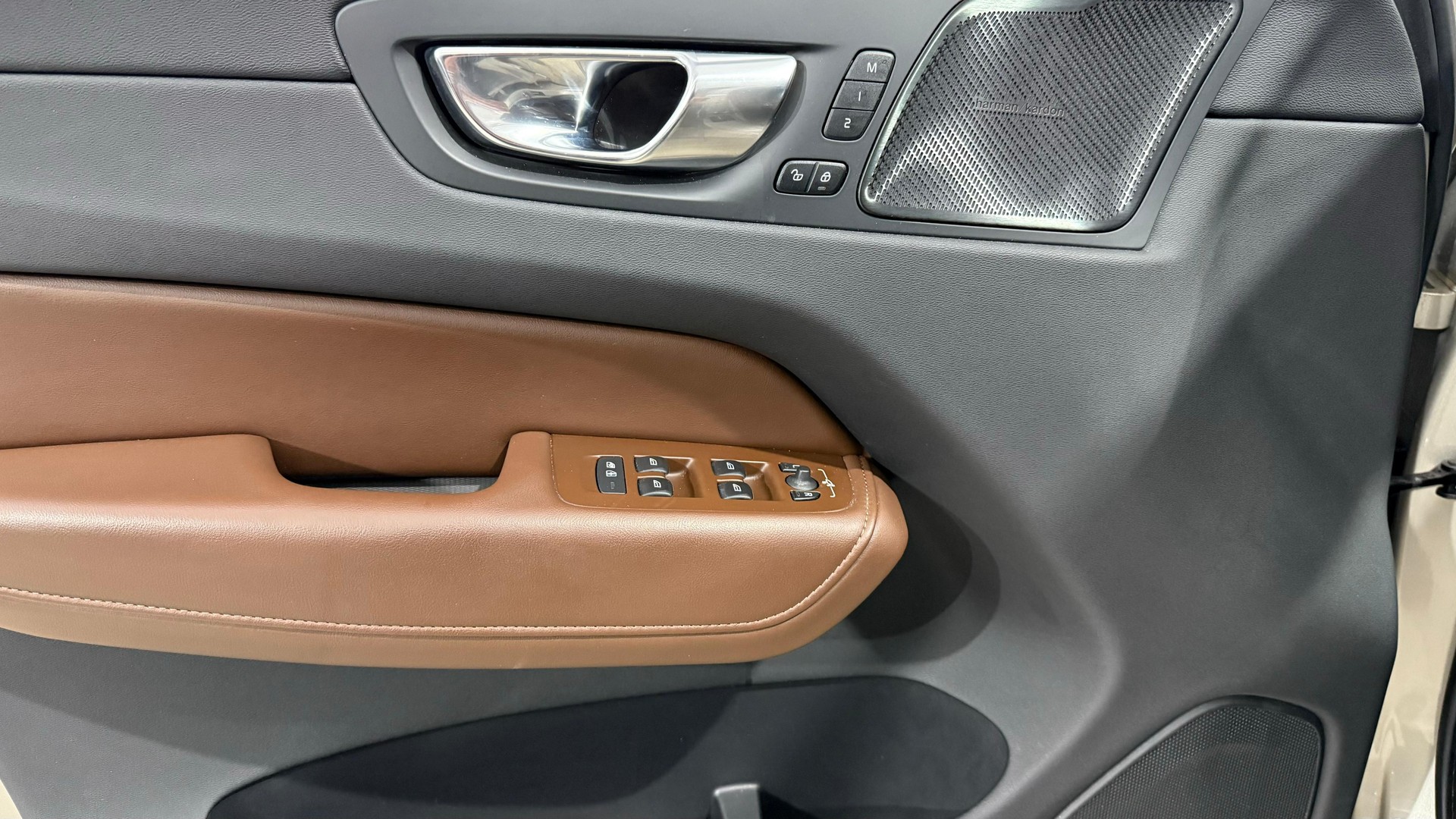 VOLVO XC60 2.0 T8 TE Inscription eAW-image-10