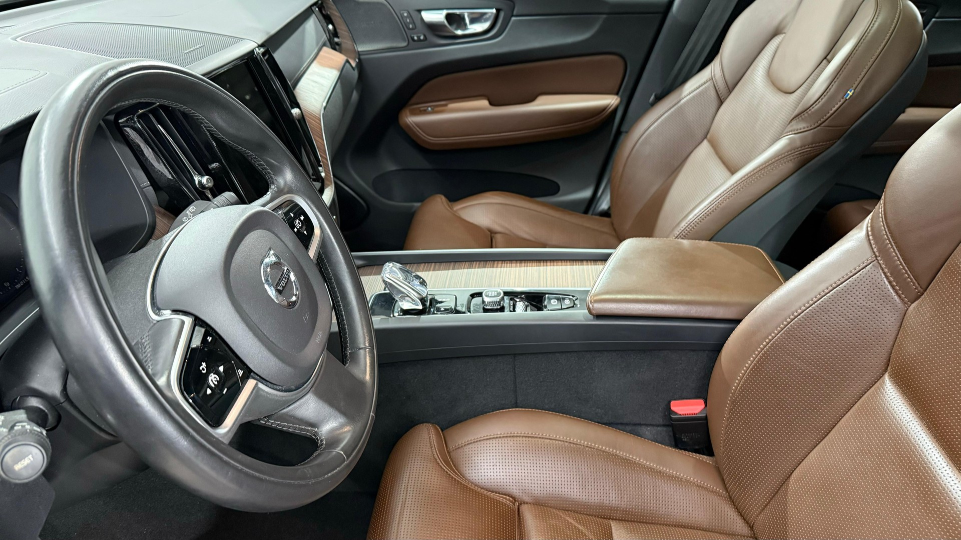 VOLVO XC60 2.0 T8 TE Inscription eAW-image-3